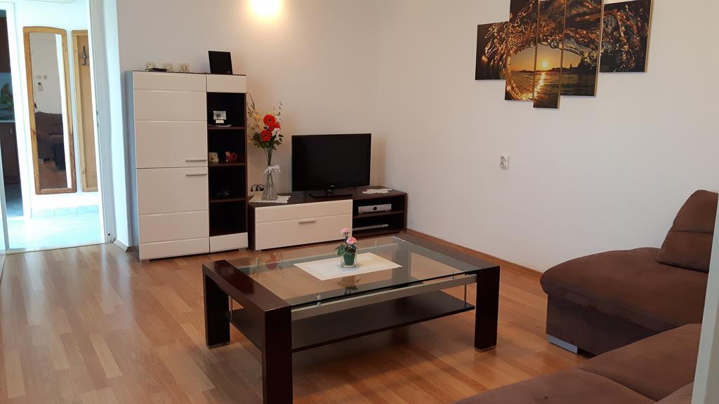 Ella Apartment *
